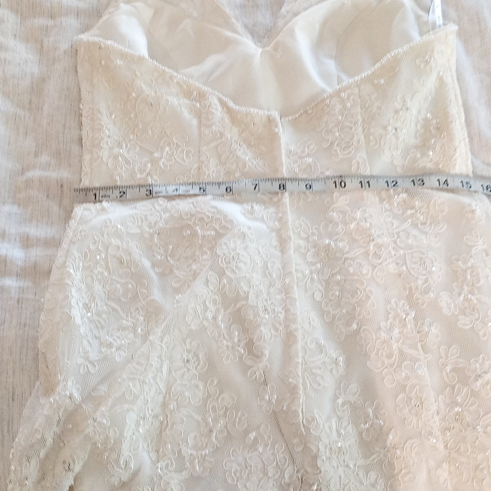 David's Bridal Ivory Halter Beaded Lace Gown By Sue Wong Size 8 - Picture 11 of 16